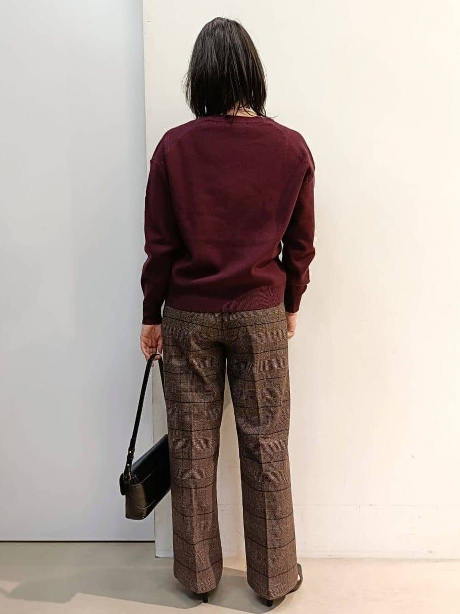 あんさんの「THE SHOP TK｜【すっきりシルエットが叶う】大人のためのVネックニット/毛玉になりにくい/静電気防止/洗濯機OK」を使ったコーディネート