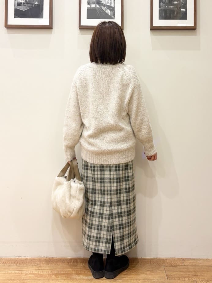 きっちょんさんの「SHOO･LA･RUE｜【洗濯機可/S-LL】上品にキラリと華やぐ スパンコールニット」を使ったコーディネート