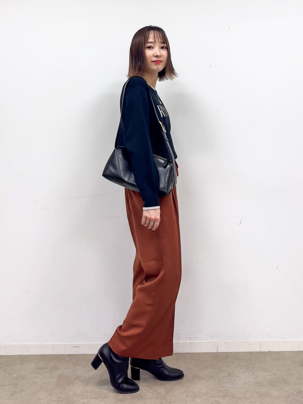 𝐜𝐡𝐢𝐤𝐚さんの「SHOO･LA･RUE｜【洗濯機可/S-LL/高レビュー】上品シルエットで美しい イージーワイドパンツ」を使ったコーディネート