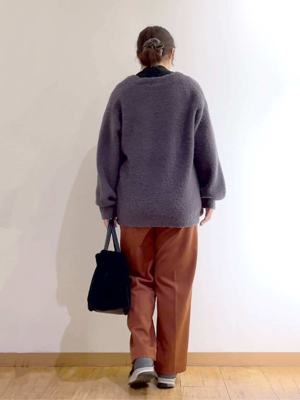 かのさんの「SHOO･LA･RUE｜【洗濯機可/S-LL/高レビュー】上品シルエットで美しい イージーワイドパンツ」を使ったコーディネート