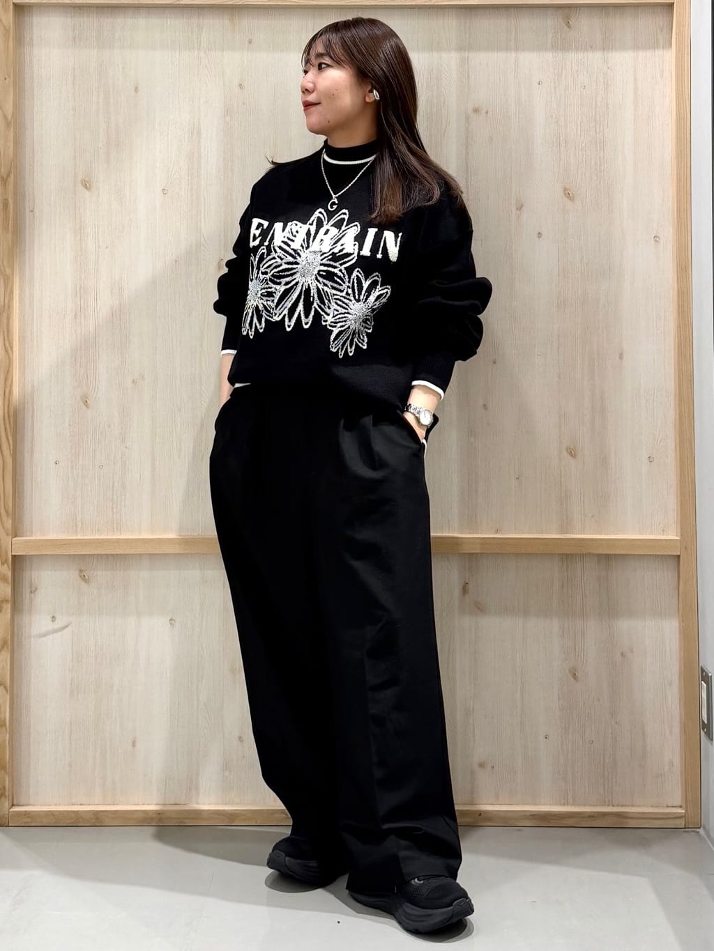nanaさんの「THE SHOP TK｜花柄ラメジャカードニット」を使ったコーディネート
