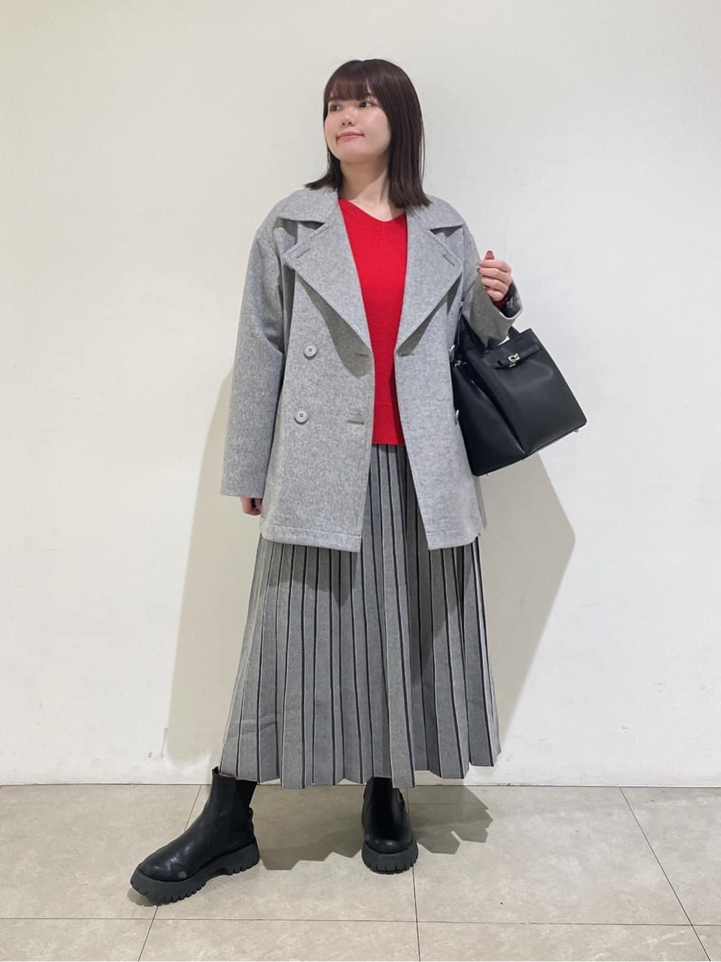 emikaさんの「INDIVI｜【軽やか／ゆったり】ウール混ショートトレンチコート」を使ったコーディネート