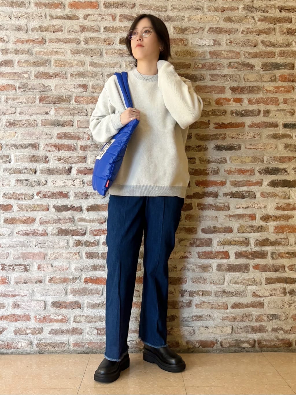 しばさんの「THE SHOP TK｜【大人の上品カジュアルを叶える】ハグするニット 洗濯機OK／6色展開」を使ったコーディネート