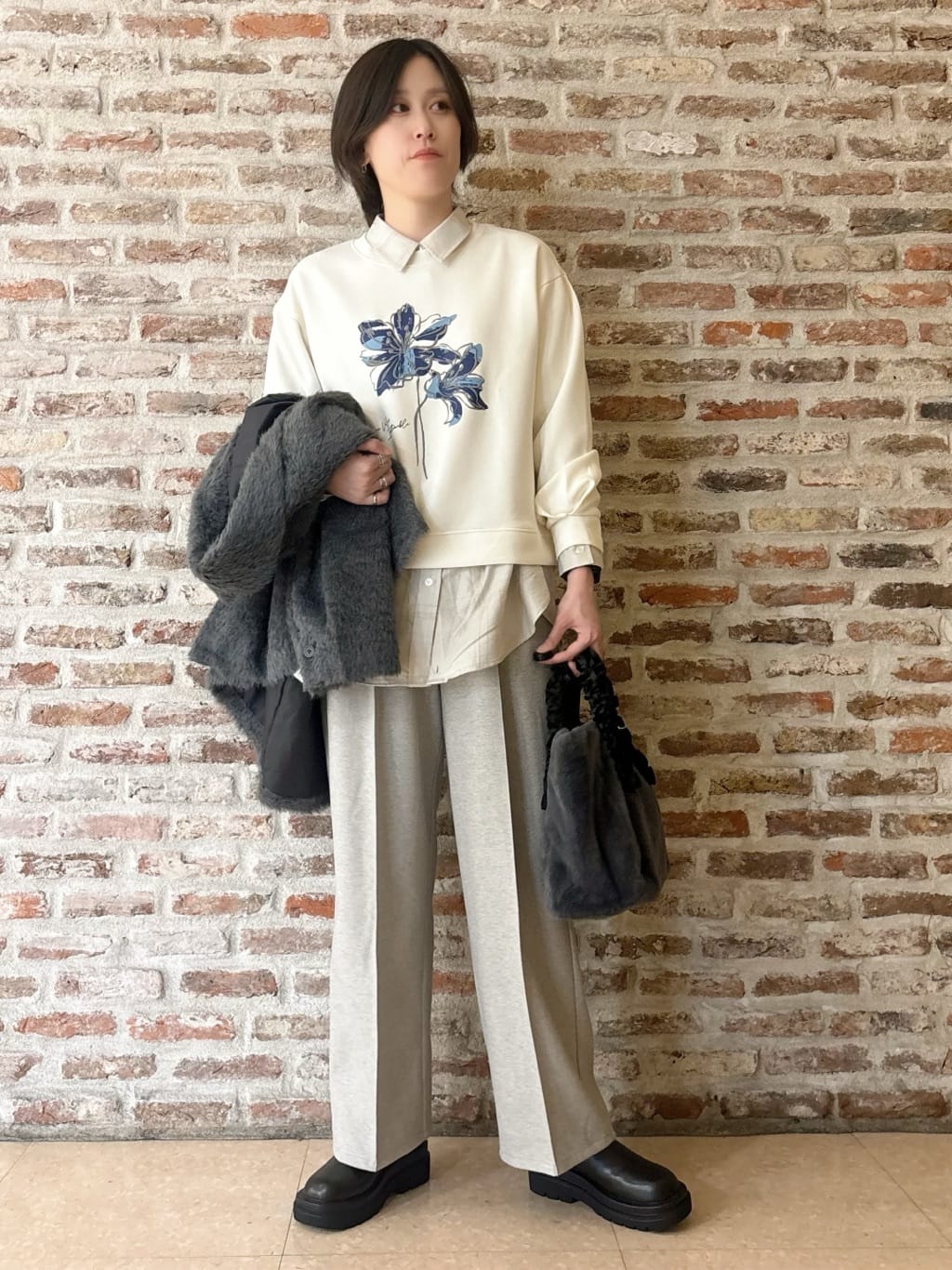 しばさんの「THE SHOP TK｜纏うだけで大人上品 シャギーチェスターハーフコート」を使ったコーディネート