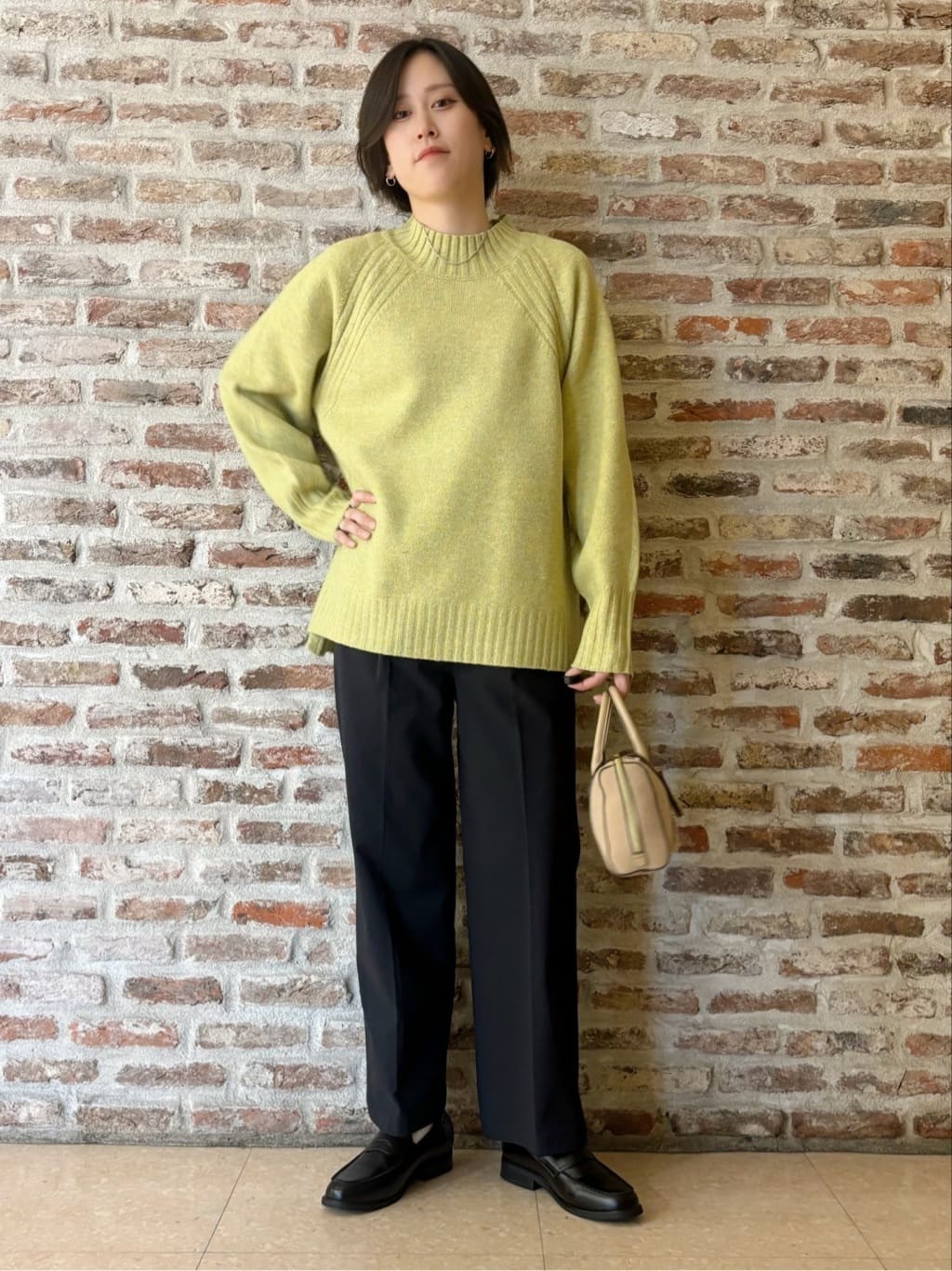 しばさんの「THE SHOP TK｜クラシカルな装い ウールライクスタンドカラーコート」を使ったコーディネート