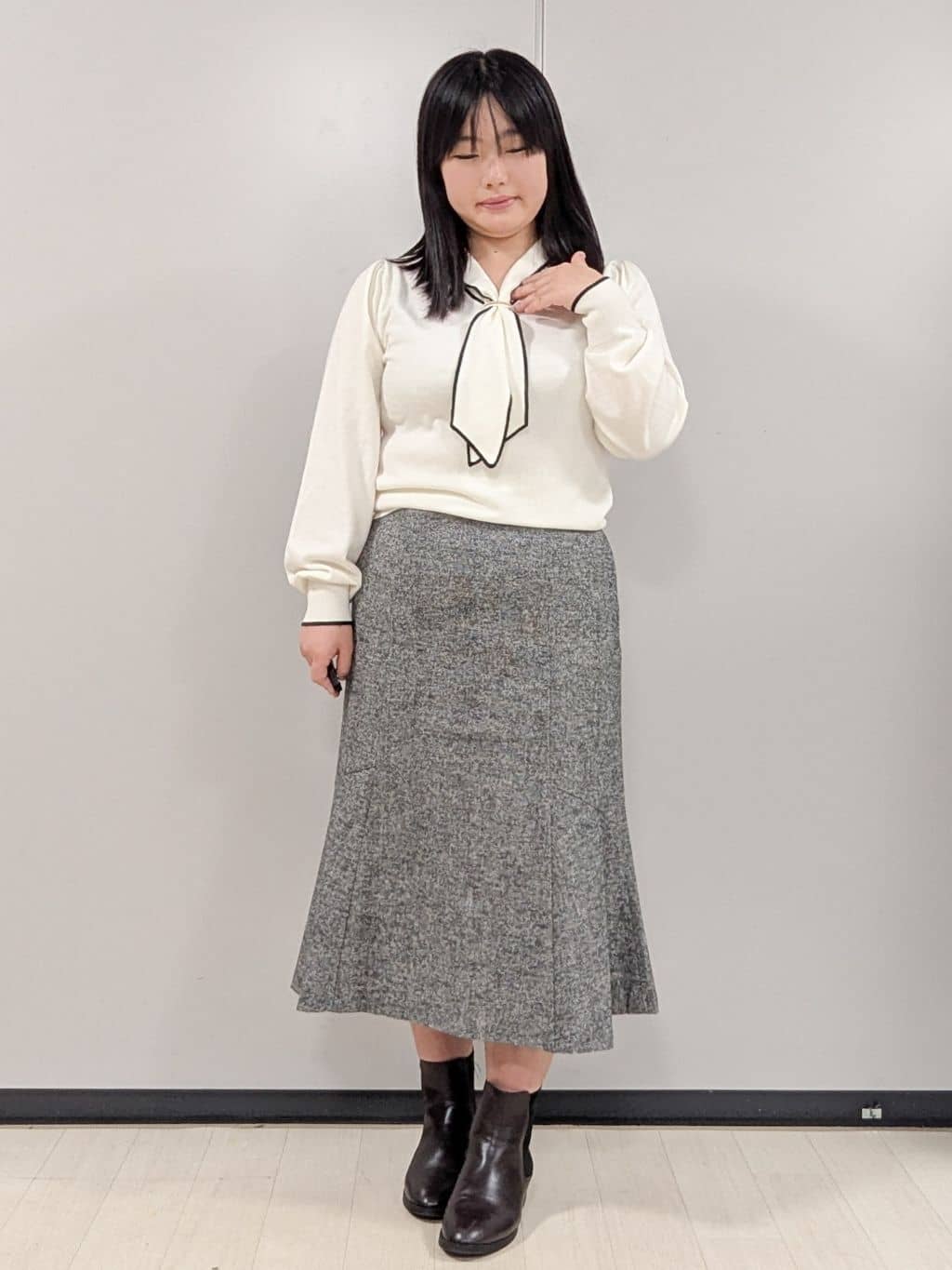 Nonさんの「index｜ゴールドパーツ付きボウタイニット【洗濯機OK】《10col／XS～LL》」を使ったコーディネート