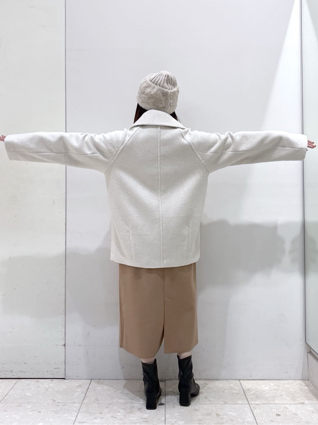 mameさんの「OPAQUE.CLIP｜カシミヤブレンドウールミドルピーコート」を使ったコーディネート