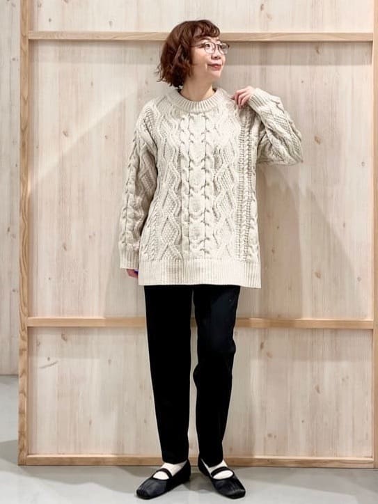 nakoさんの「THE SHOP TK｜【洗える】冬のコーデを盛り上げる マットモール ケーブルニット」を使ったコーディネート
