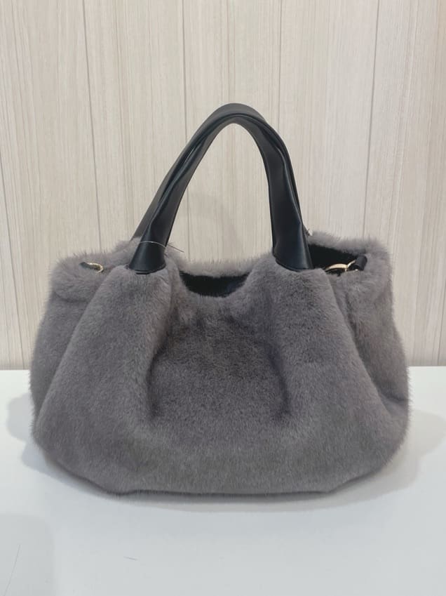 amberさんの「SHOO･LA･RUE｜ファー2層2WAYトートバッグ」を使ったコーディネート