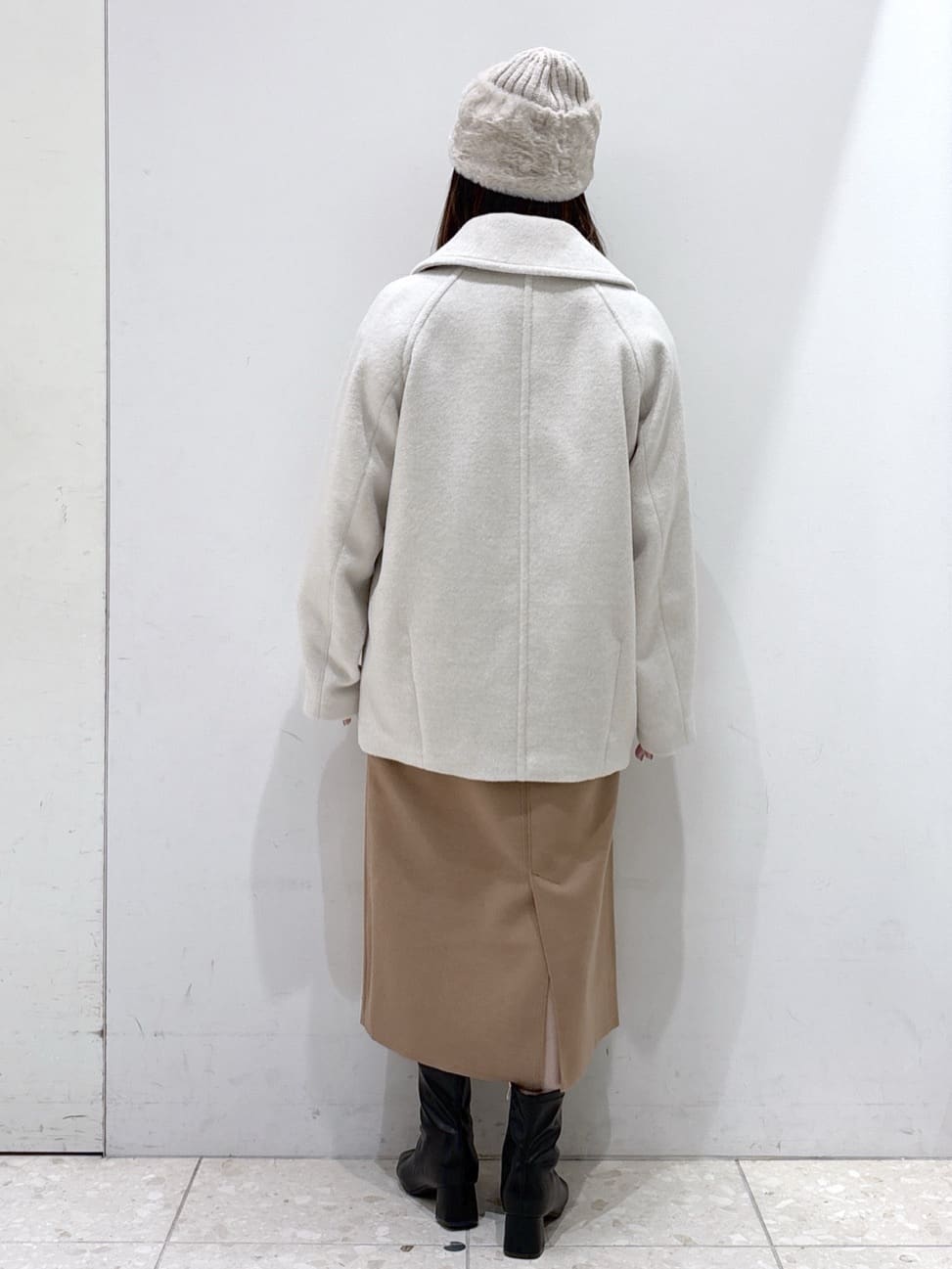 mameさんの「OPAQUE.CLIP｜カシミヤブレンドウールミドルピーコート」を使ったコーディネート