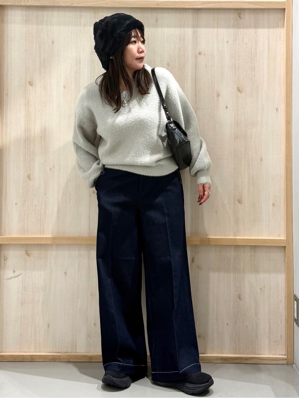 nanaさんの「THE SHOP TK｜【洗える】上品にきらめく フェザーラメニット」を使ったコーディネート