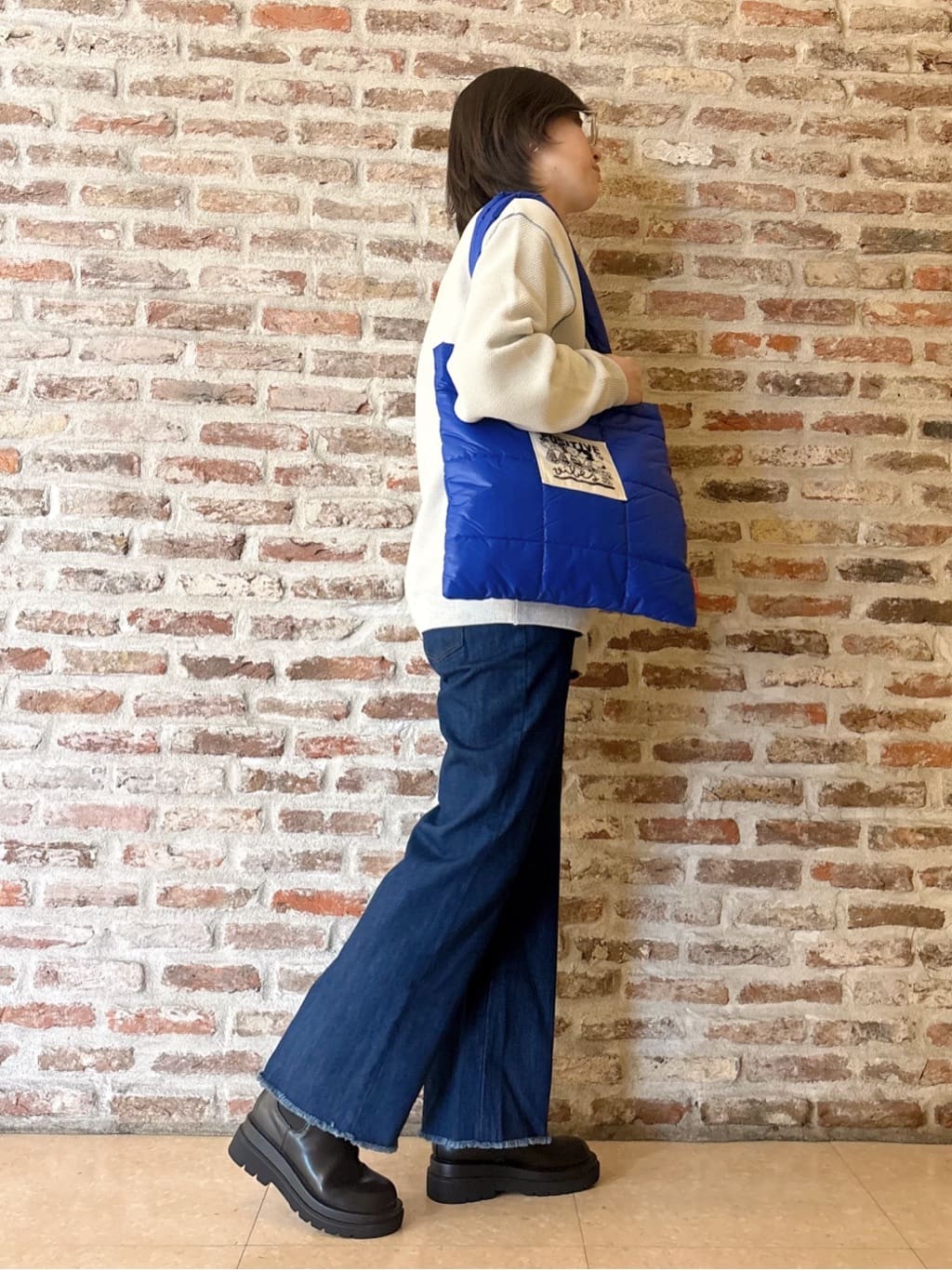 しばさんの「THE SHOP TK｜【大人の上品カジュアルを叶える】ハグするニット 洗濯機OK／6色展開」を使ったコーディネート