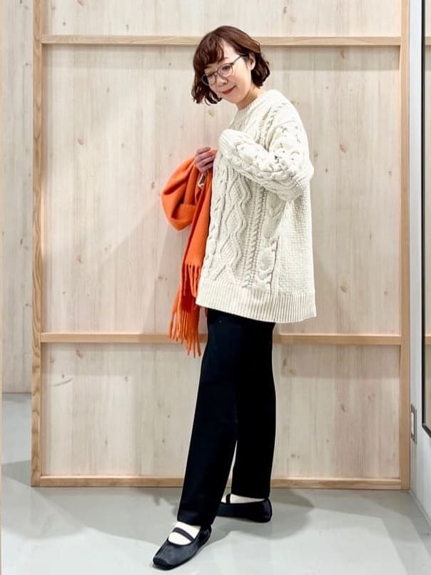 nakoさんの「THE SHOP TK｜【洗える】冬のコーデを盛り上げる マットモール ケーブルニット」を使ったコーディネート