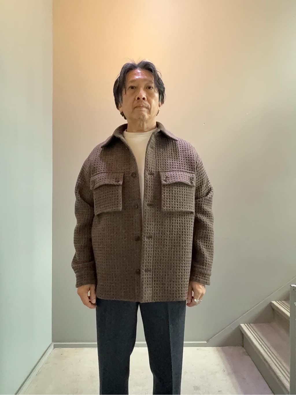 デザイナーTAKEman さんの「TAKEO KIKUCHI｜【Air Palette Knit】ワンポイント カラーニット プルオーバー」を使ったコーディネート
