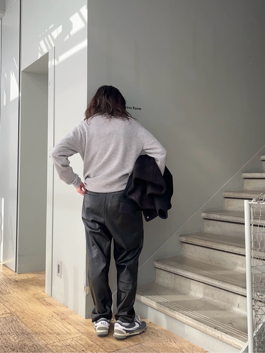 神野（jinno）さんの「TAKEO KIKUCHI｜【Air Palette Knit】ワンポイント カラーニット プルオーバー」を使ったコーディネート