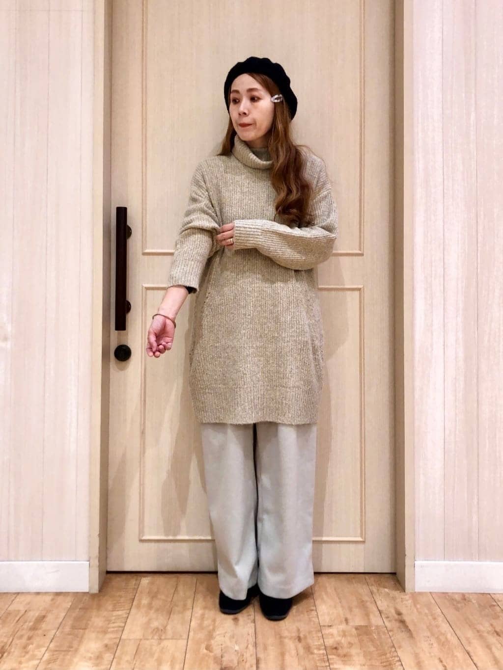 YOUさんの「SHOO･LA･RUE｜【洗濯機可/S-LL/体型カバー】女性らしい美シルエット チュニックニットワンピース」を使ったコーディネート