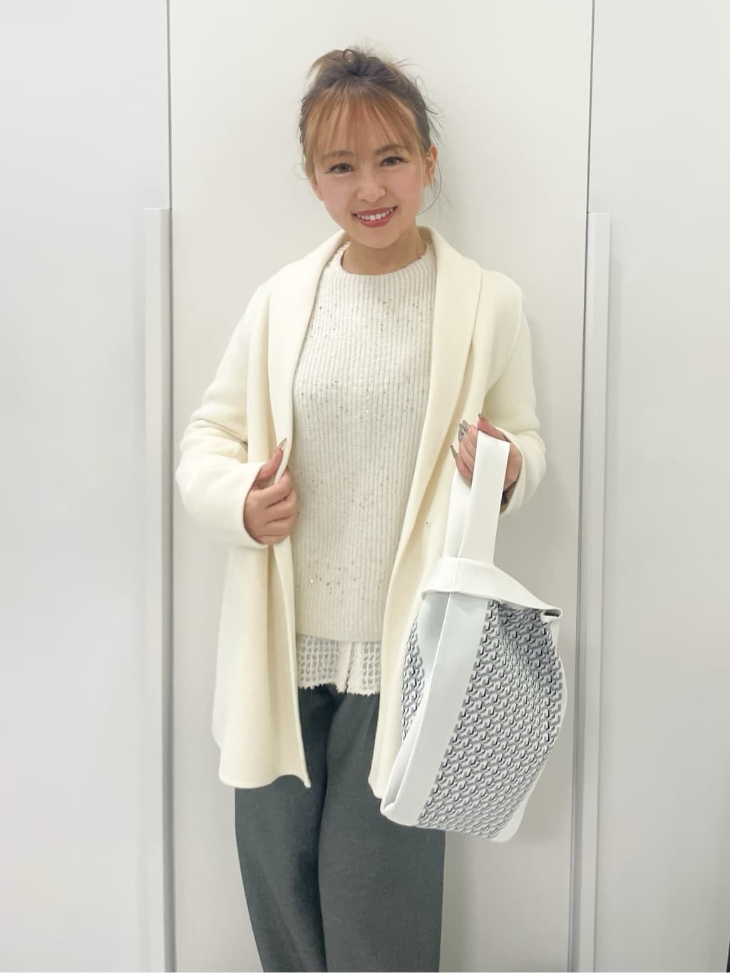 chiiさんの「COUP DE CHANCE｜【リバー仕立て／裏地無し】軽く羽織れるウールリバーコート」を使ったコーディネート