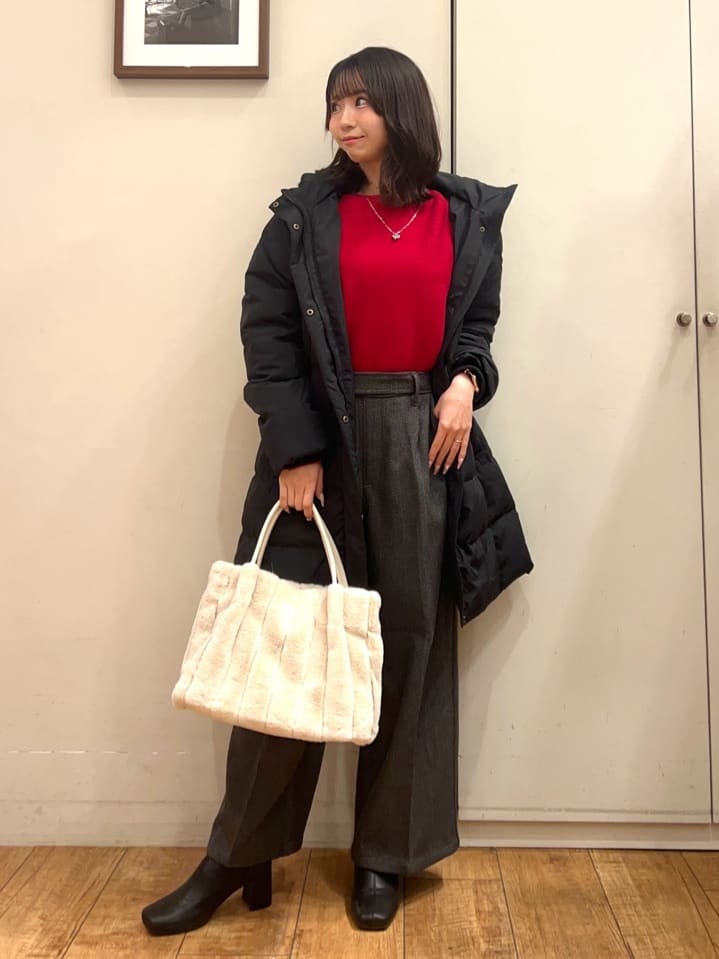 AIRIさんの「SHOO･LA･RUE｜【洗濯機可/撥水】フェイクファーフード ロングダウン」を使ったコーディネート