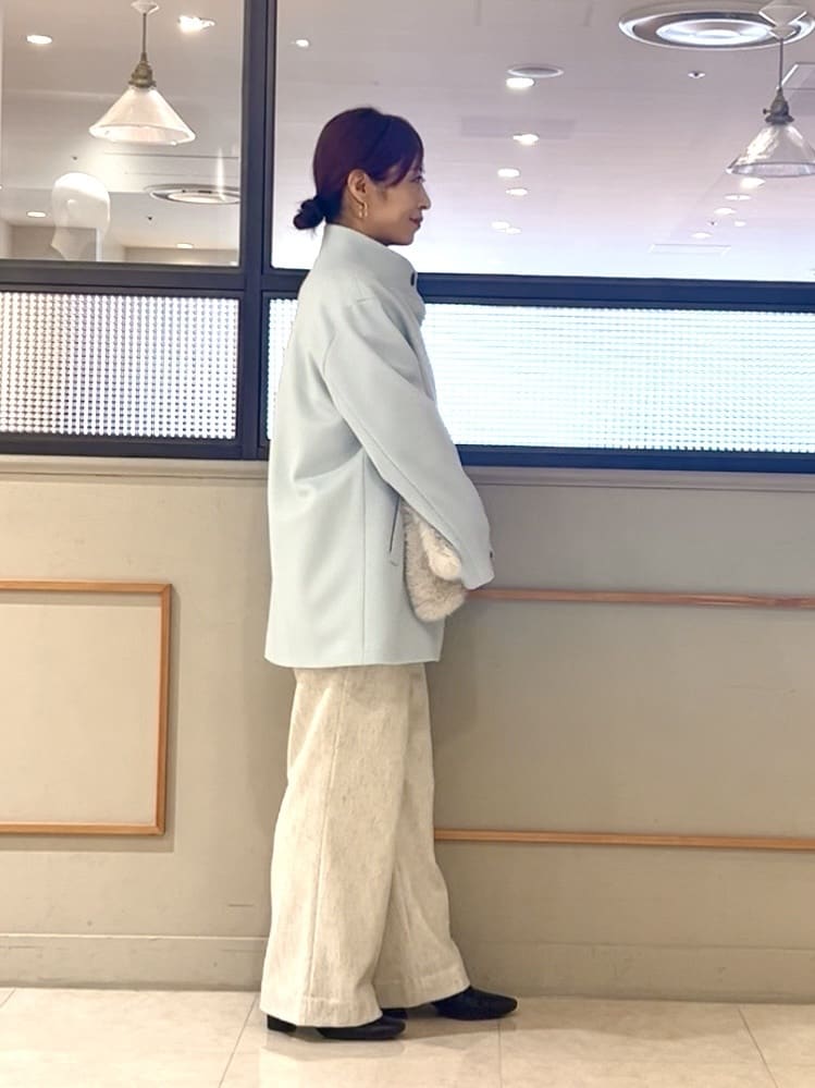 𝑹𝑶𝑴𝑰さんの「INDIVI｜【日本製／ミドル丈】スタンドカラーミドルコート」を使ったコーディネート