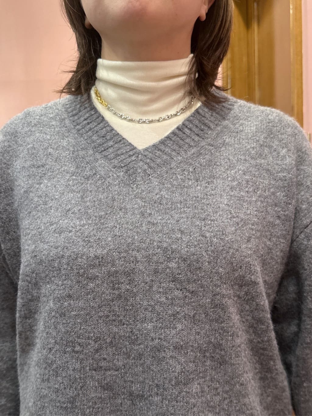 komatsuさんの「DRESSTERIOR｜アルパカブレンドVネックニット」を使ったコーディネート