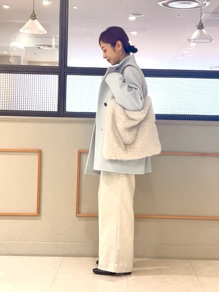 𝑹𝑶𝑴𝑰さんの「INDIVI｜【日本製／ミドル丈】スタンドカラーミドルコート」を使ったコーディネート