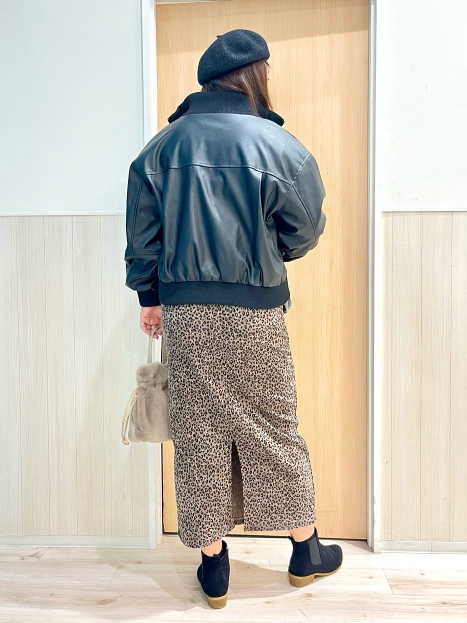 TUMU-TUMUさんの「SHOO･LA･RUE｜【S-LL】大人綺麗 レザー調リブブルゾン」を使ったコーディネート