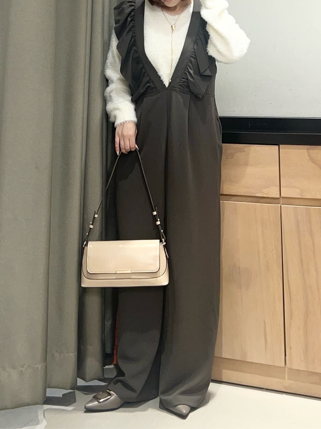 かのさんの「THE SHOP TK｜【華やかで柔らか】ふわふわフェザーニット/洗える・前後2WAY」を使ったコーディネート