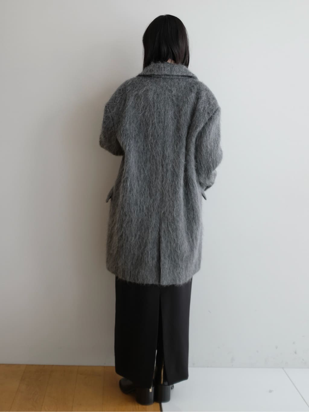 Kishimotoさんの「DRESSTERIOR｜シルクブレンドメリノウールリブプルオーバー」を使ったコーディネート