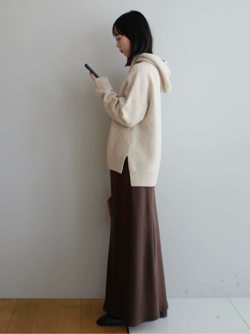 Kishimotoさんの「DRESSTERIOR｜ストレッチヴィンテージサテンナロースカート」を使ったコーディネート
