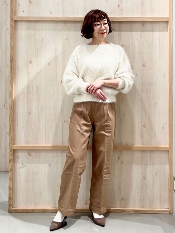 nakoさんの「THE SHOP TK｜着るたびときめく ふんわりフェザーシャギーニット」を使ったコーディネート