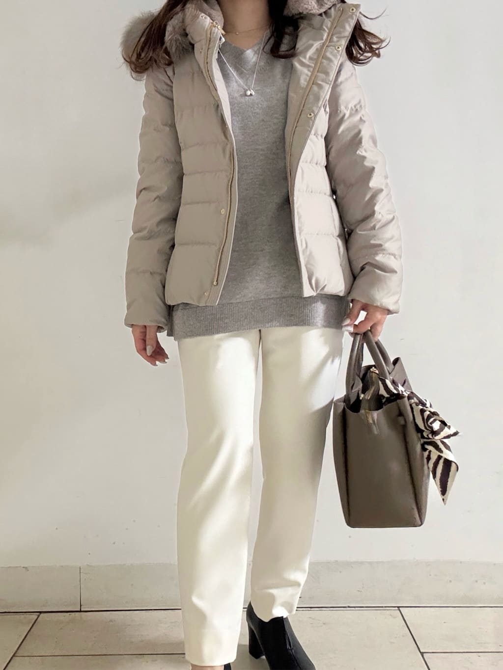 kahoさんの「INDIVI｜【洗える／チュニック丈／カシミヤ混】スリットデザインVネックニット」を使ったコーディネート