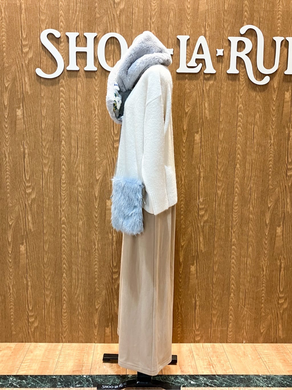 itoさんの「SHOO･LA･RUE｜【着丈選べる/きっと虜になる】あったかもちもち ワイドパンツ」を使ったコーディネート