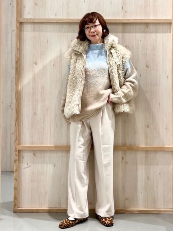 nakoさんの「THE SHOP TK｜プラスするだけでこなれ見え ボアベスト」を使ったコーディネート