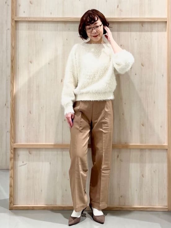 nakoさんの「THE SHOP TK｜着るたびときめく ふんわりフェザーシャギーニット」を使ったコーディネート