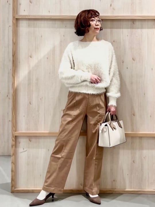nakoさんの「THE SHOP TK｜着るたびときめく ふんわりフェザーシャギーニット」を使ったコーディネート