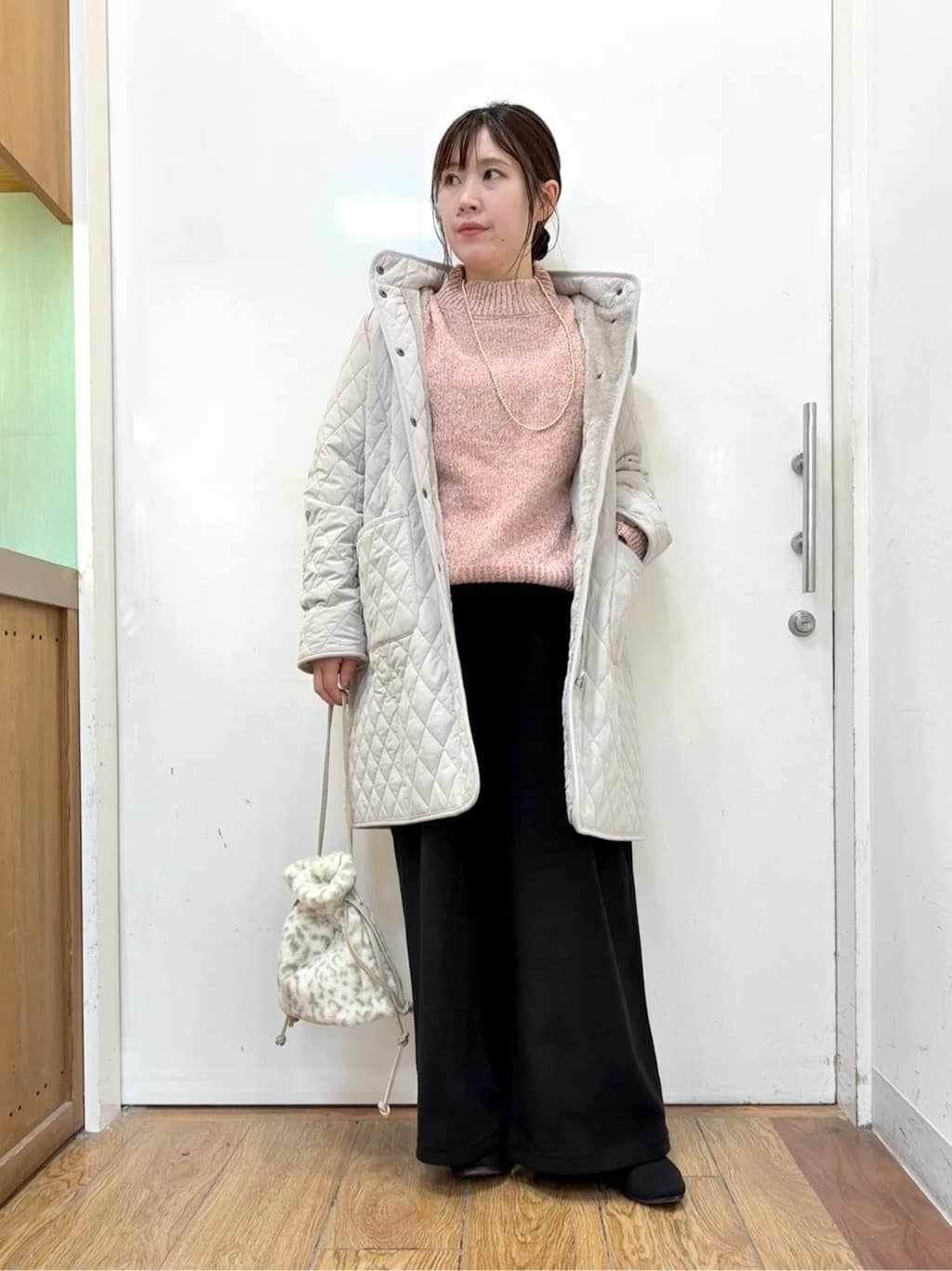 だいわさんの「SHOO･LA･RUE｜【撥水/フード取り外し可】自然にくびれる あったかダイヤ柄キルトコート【CIRCRIC】」を使ったコーディネート
