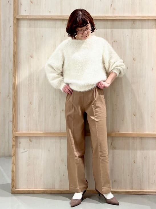 nakoさんの「THE SHOP TK｜着るたびときめく ふんわりフェザーシャギーニット」を使ったコーディネート