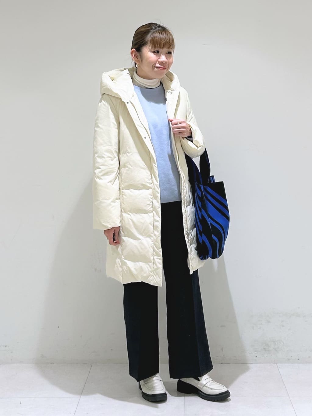 tsuyuさんの「INDIVI｜【撥水／洗える】ステッチレス ロングダウンコート」を使ったコーディネート