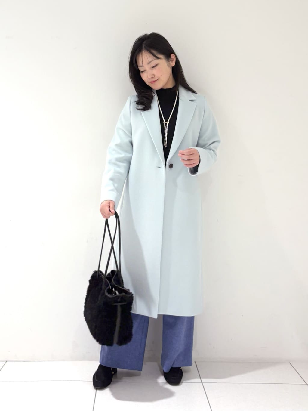 momokoさんの「INDIVI｜【名品コート／日本製】ウール100％チェスターコート」を使ったコーディネート