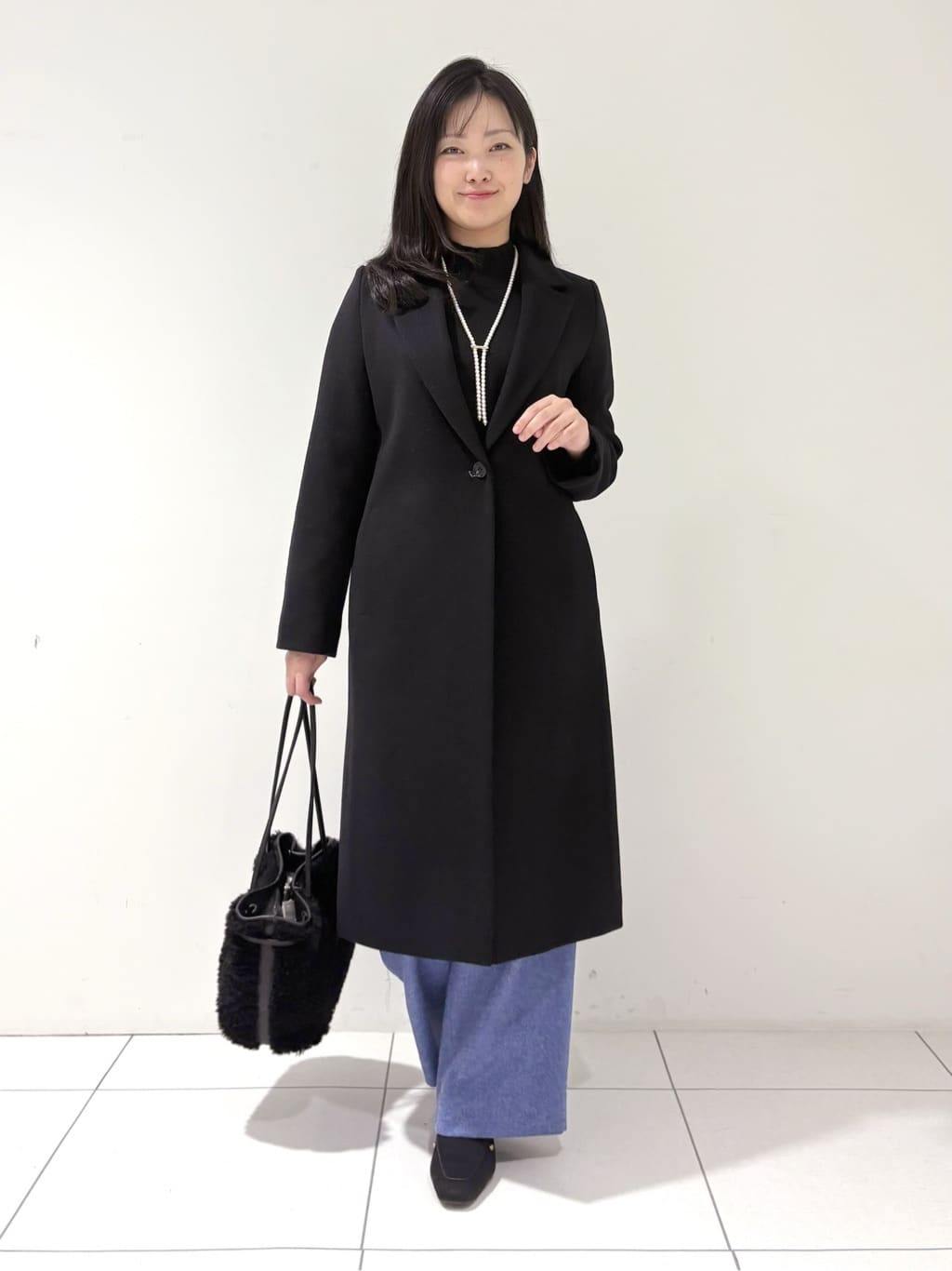 momokoさんの「INDIVI｜【洗える／毛玉になりにくい】エクストラファインウール ハイネックニット」を使ったコーディネート