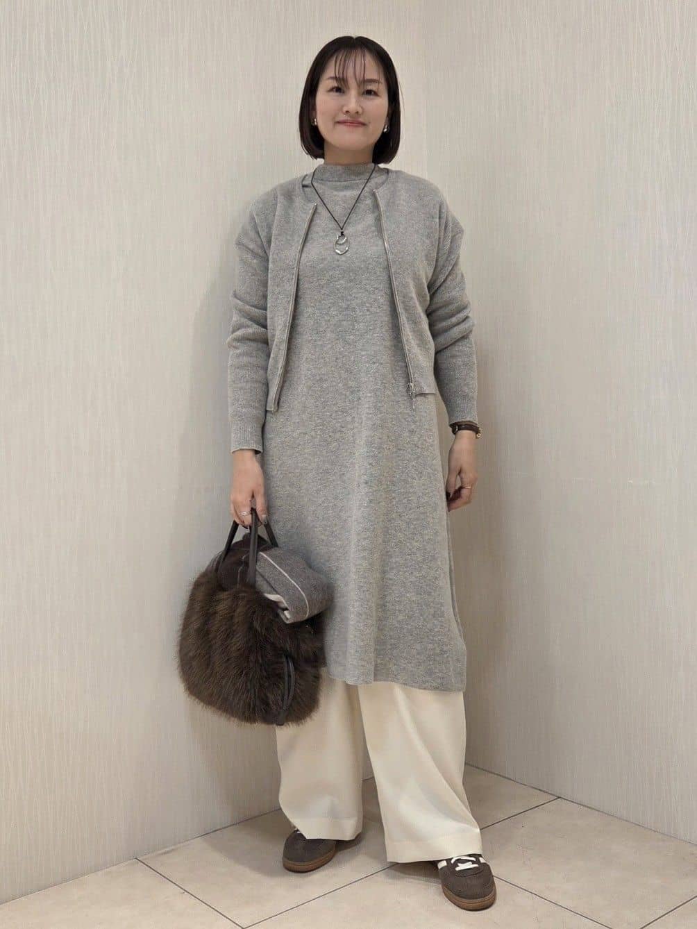 naokoさんの「UNTITLED｜【ロング丈/ゆったりシルエット】テントライン ニットワンピース」を使ったコーディネート