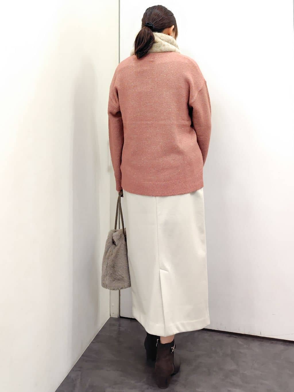 こんちゃんさんの「grove｜華やぎ冬ニット　ミニスパンコールフェザーニット」を使ったコーディネート