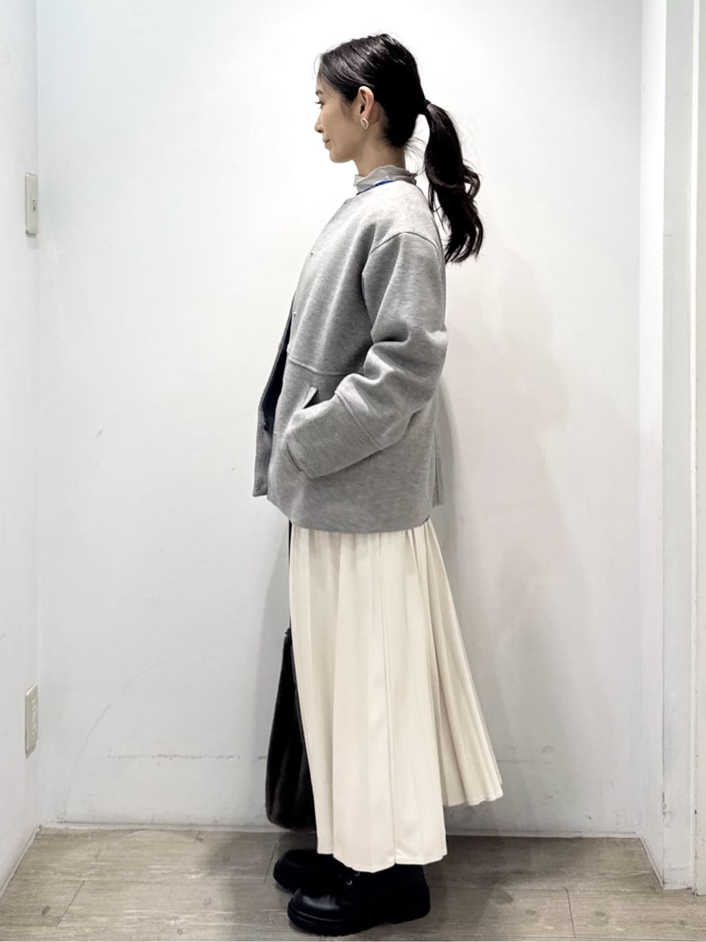 yuicciさんの「OPAQUE.CLIP｜シアーハイネックトップス【洗濯機OK】」を使ったコーディネート