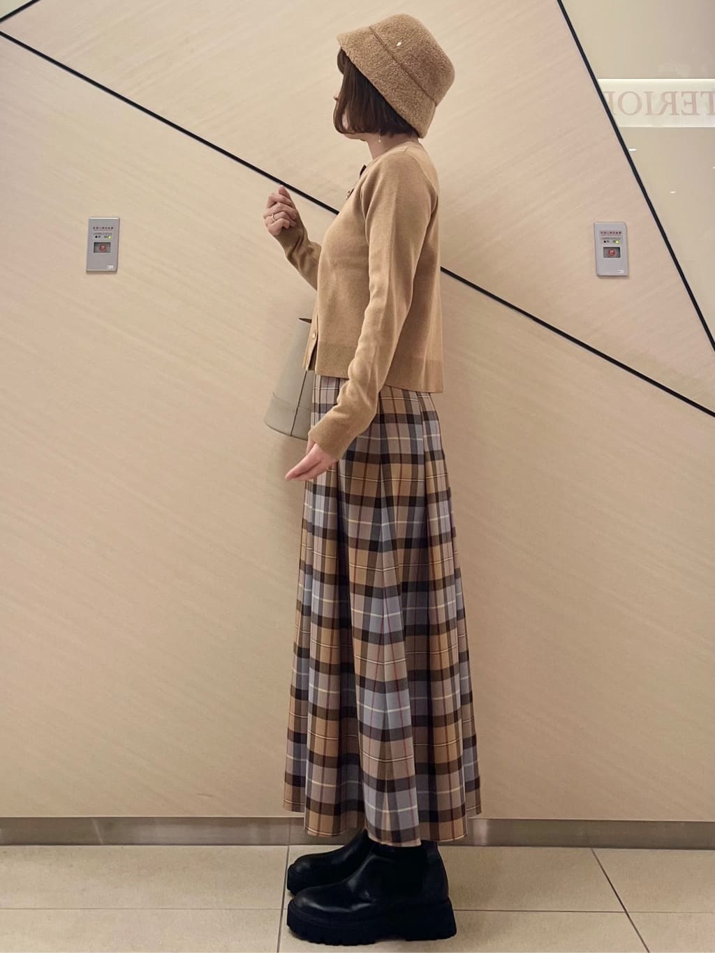 yahataさんの「DRESSTERIOR｜◆チェックタックソフトプリーツスカート」を使ったコーディネート