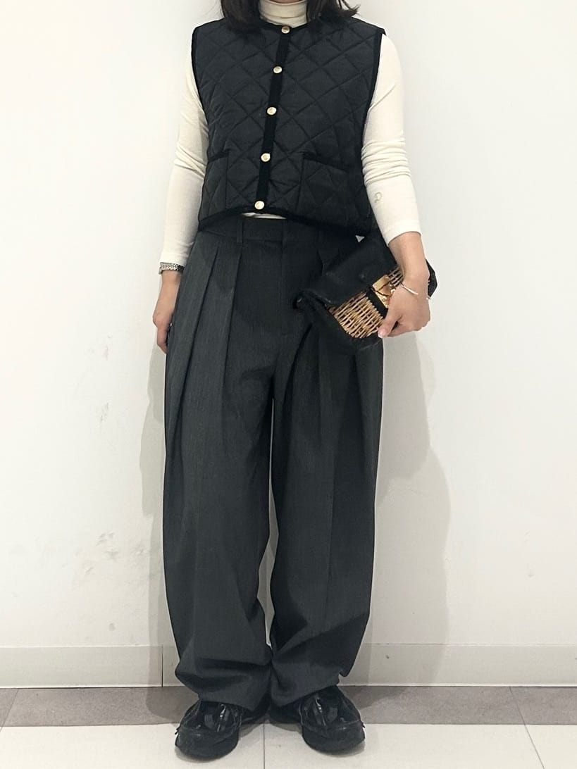 とりみさんの「DRESSTERIOR｜【インナー使いに最適/しっとり暖かな吸湿発熱素材】タートルネックプルオーバー」を使ったコーディネート