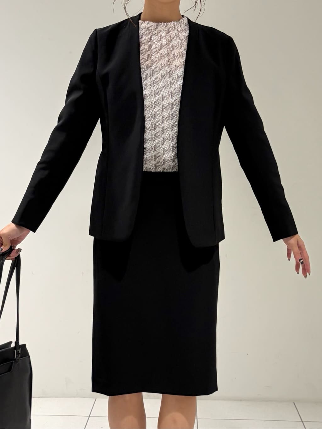 shioriさんの「INDIVI｜【洗える／UVケア／スーツ】ストレッチノーカラージャケット」を使ったコーディネート