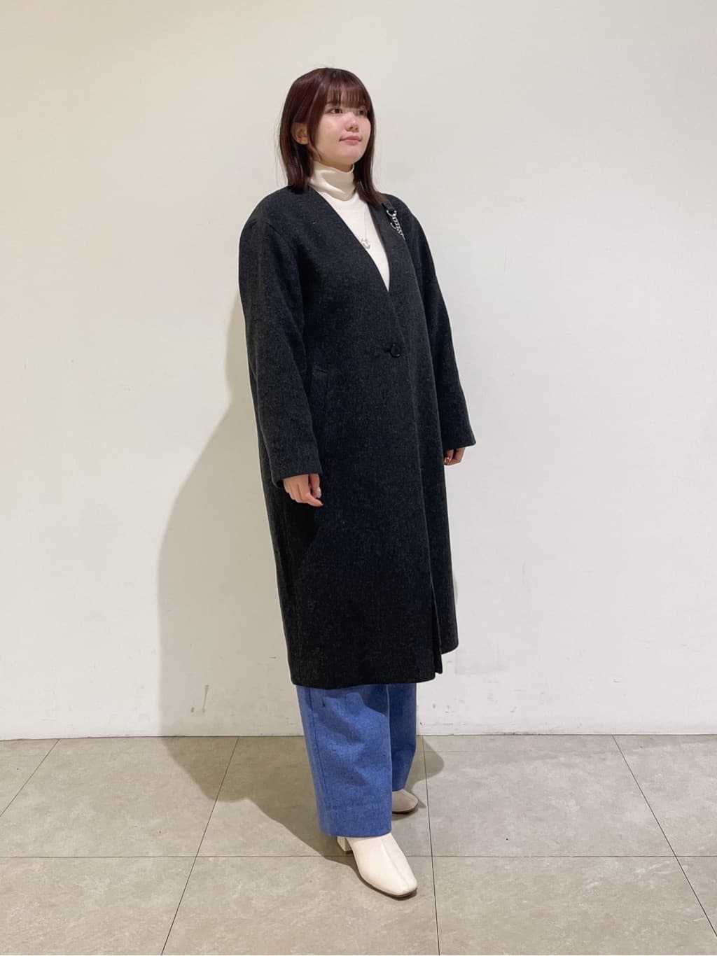 emikaさんの「INDIVI｜【軽量／ウール混】ライトフォルム ロングコート」を使ったコーディネート