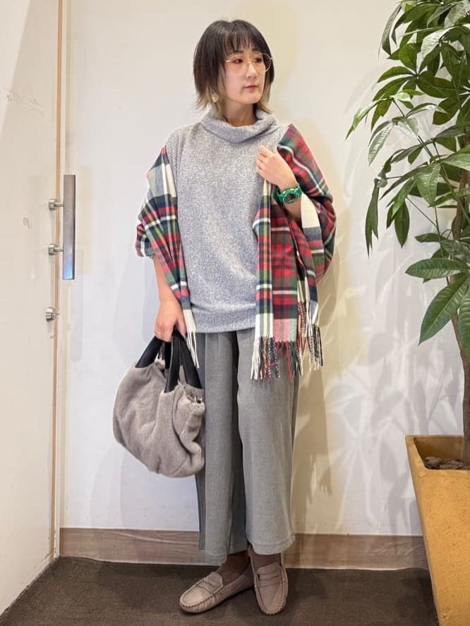 misakiさんの「SHOO･LA･RUE｜お顔周りをスッキリ見せるオフタートルリブドルマン」を使ったコーディネート
