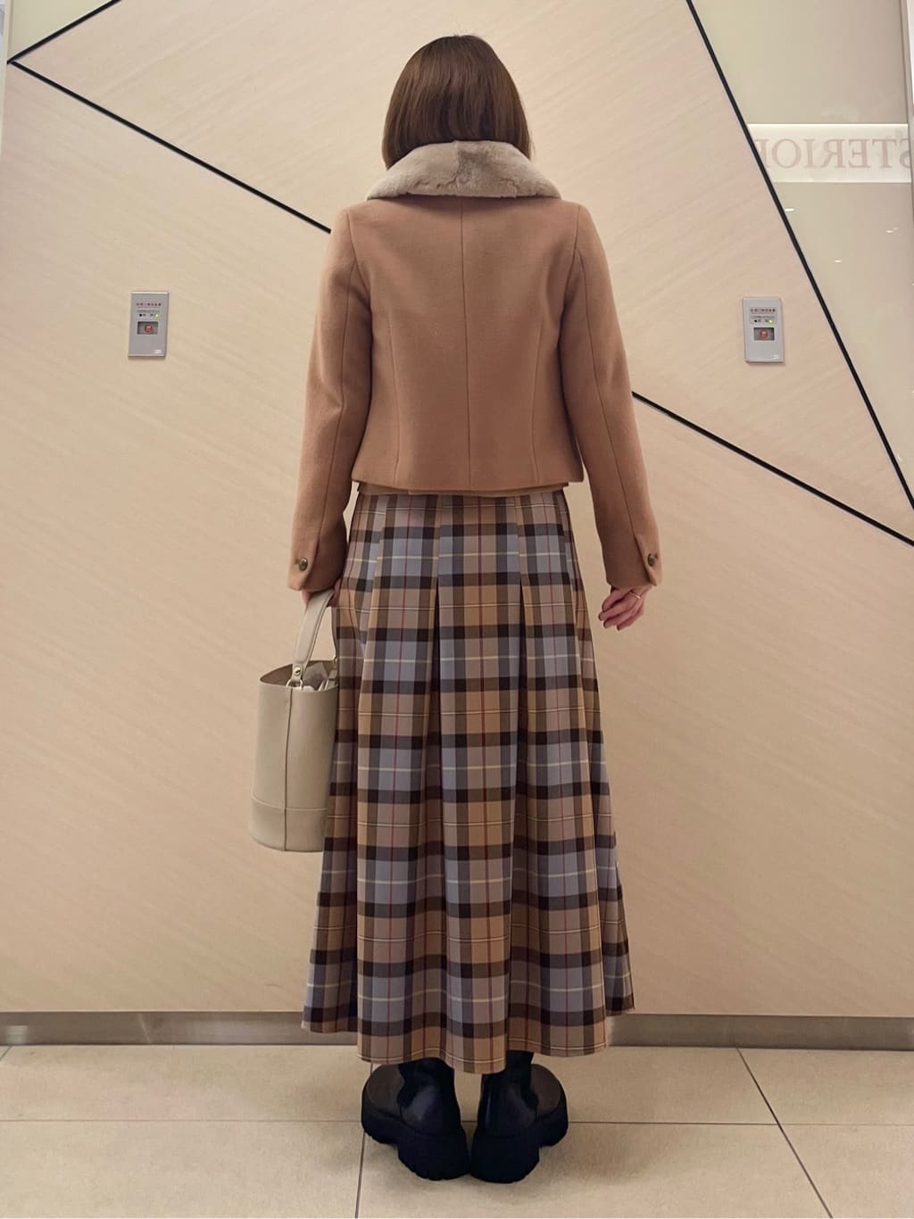 yahataさんの「DRESSTERIOR｜◆チェックタックソフトプリーツスカート」を使ったコーディネート