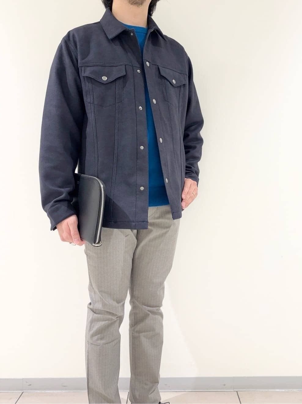 及川さんの「TAKEO KIKUCHI｜【Air Palette Knit】ワンポイント カラーニット プルオーバー」を使ったコーディネート